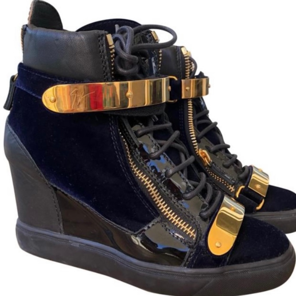 Giuseppe Zanotti Black and Blue
Jennifer Wedge Sneakers Size
US 8 Regular